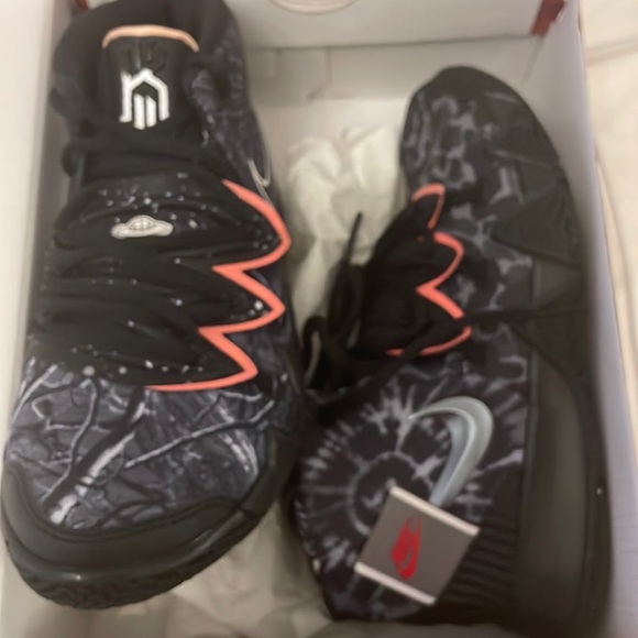 Kyrie Irvin’s Little boy size One BRAND NEW AND NEVER WORN - Picture 9 of 9